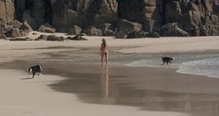 Dog walker forgets her clothes as we bask in Easter heatwave after temperatures hit 21C