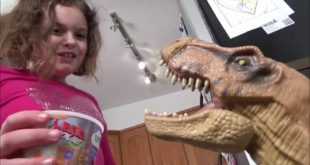 Pet Dinosaur Thinks He Is A Dog & Pees In House ‘Toy Freaks’ Annabelle & Victoria