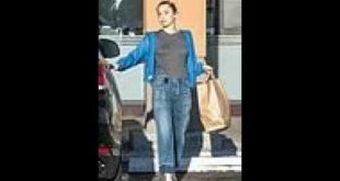 Miley Cyrus Picks Up Dog Food While Liam Hemsworth Waits in Car
